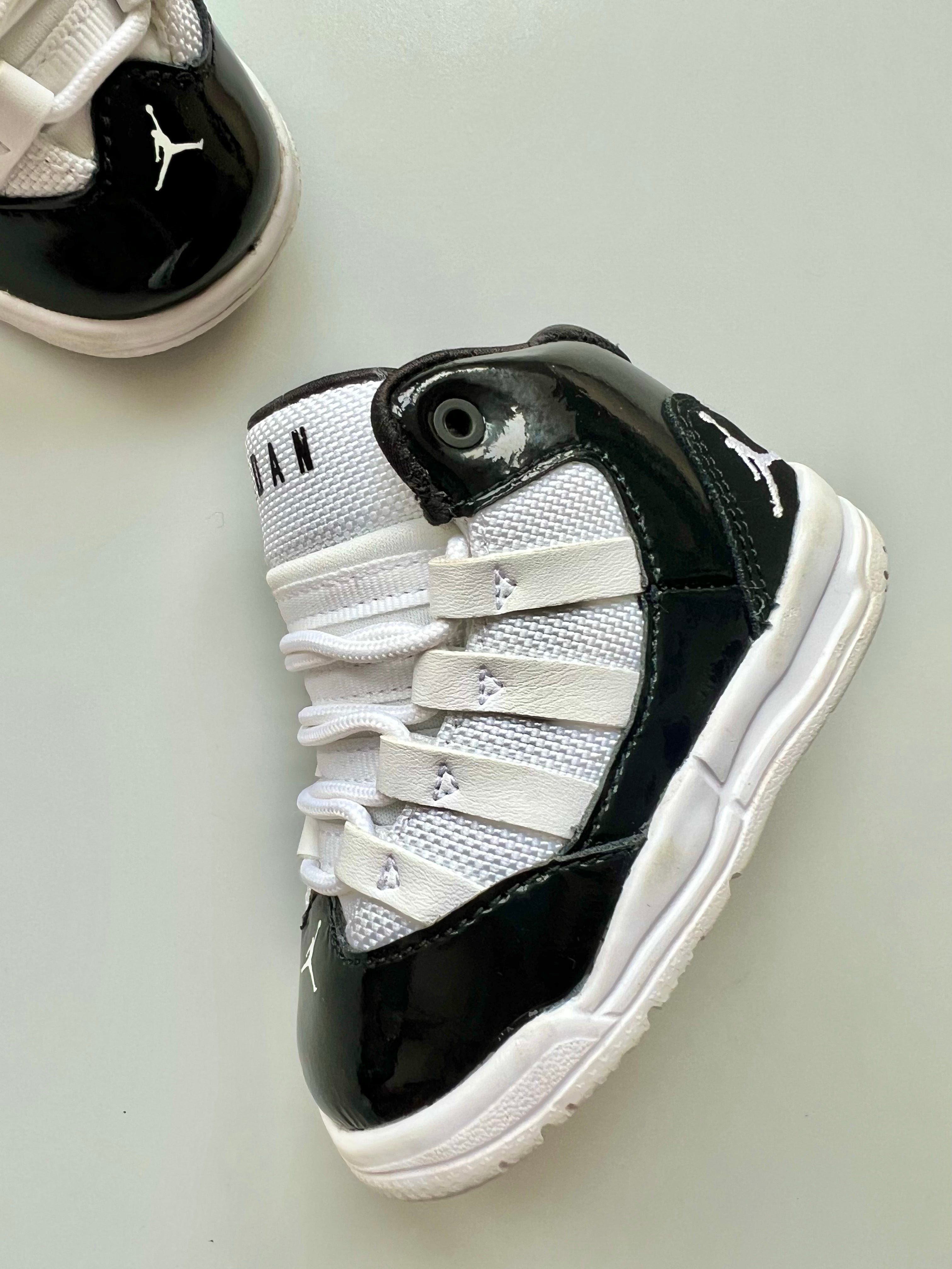 Nike Jordan Max Aura Sneakers Size 3.5