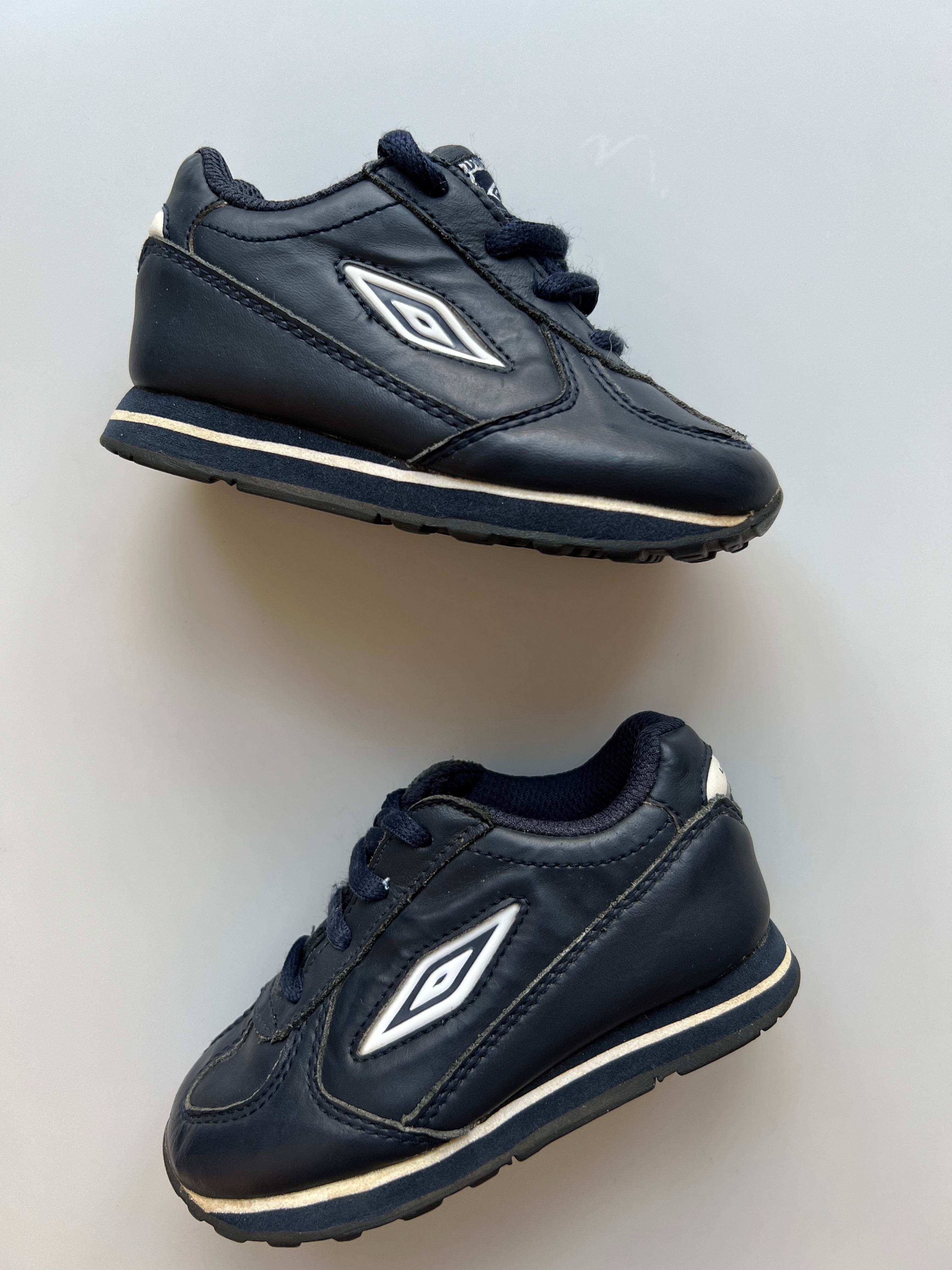 Umbro Vintage Navy Leather Toddler Sneakers Size 7