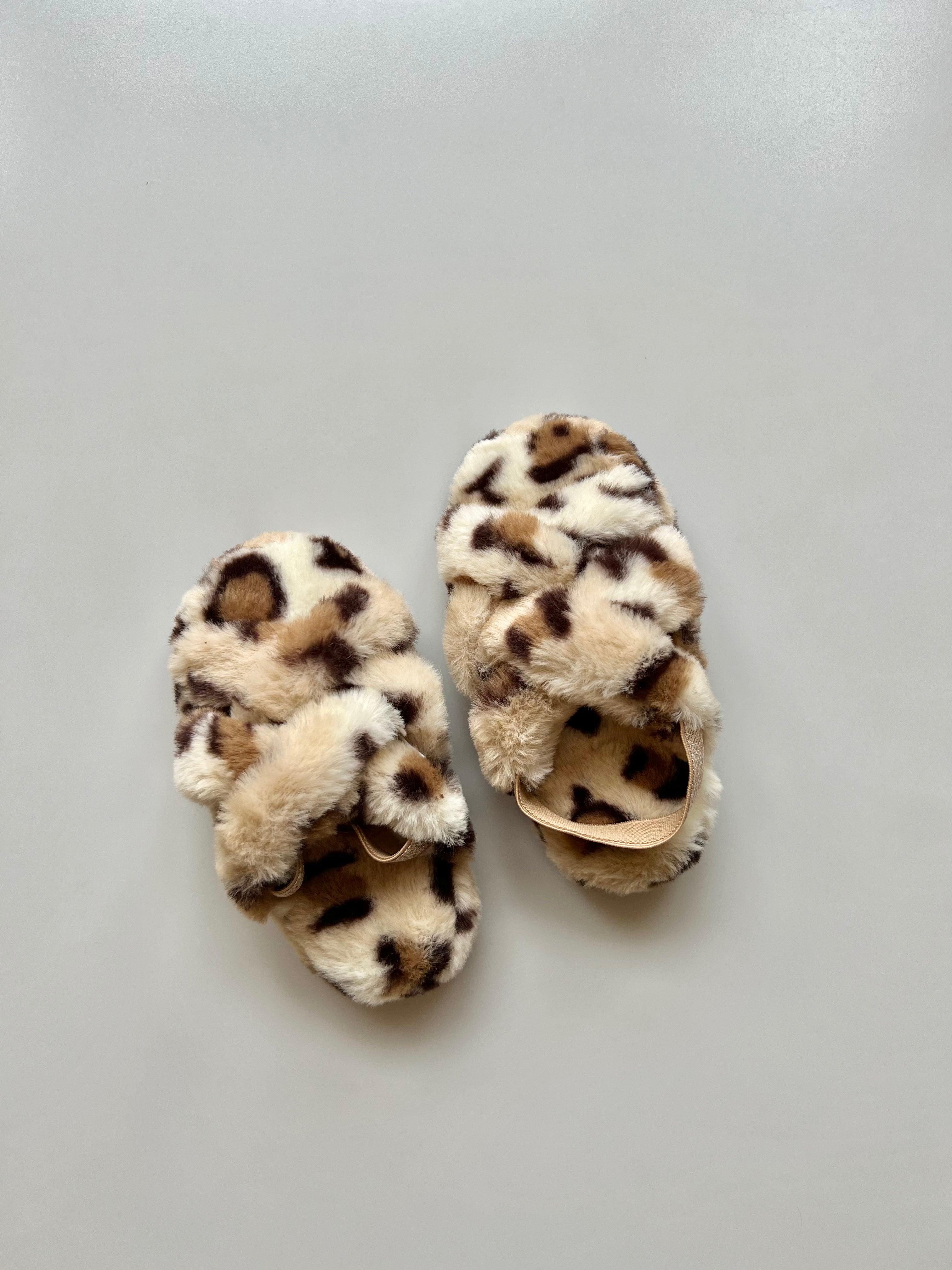 Gap Fluffy Leopard Sliders Size 7